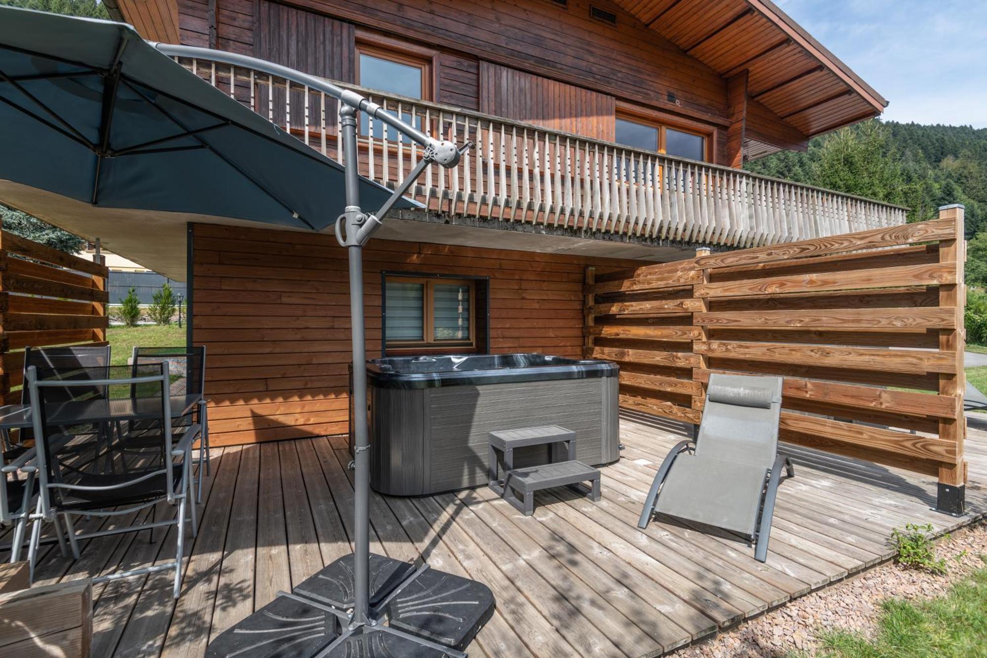 Chalets Du Bouchot & Jacuzzi Privatif Proximite Gerardmer & La Bresse Rochesson エクステリア 写真