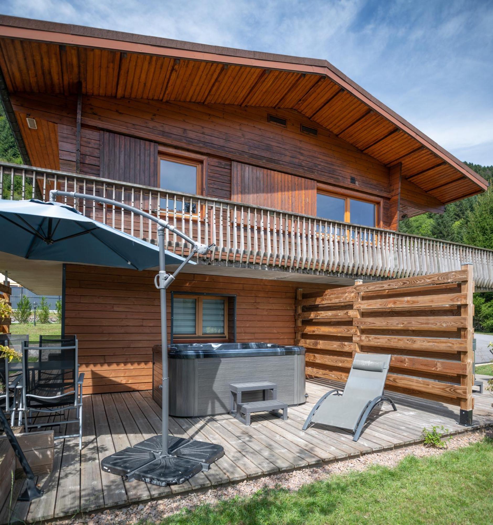 Chalets Du Bouchot & Jacuzzi Privatif Proximite Gerardmer & La Bresse Rochesson エクステリア 写真